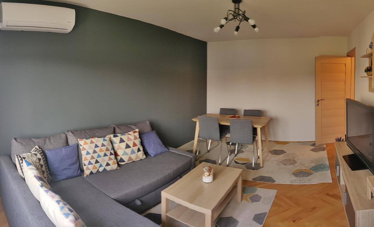 Modern And Cozy Apartment Pitesti Exterior photo