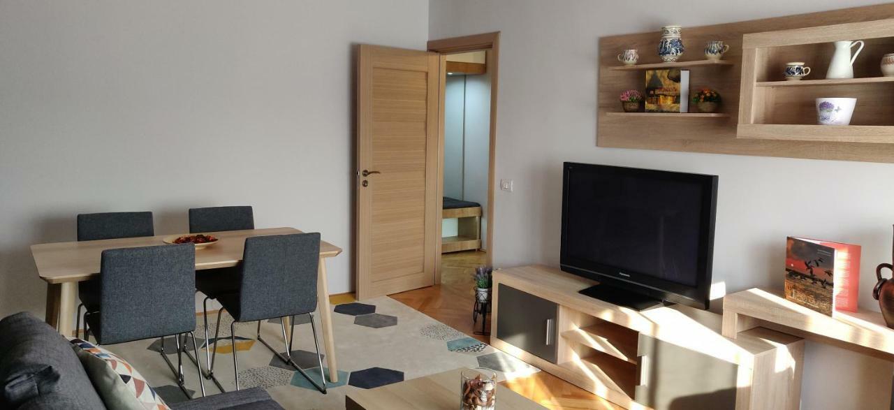 Modern And Cozy Apartment Pitesti Exterior photo