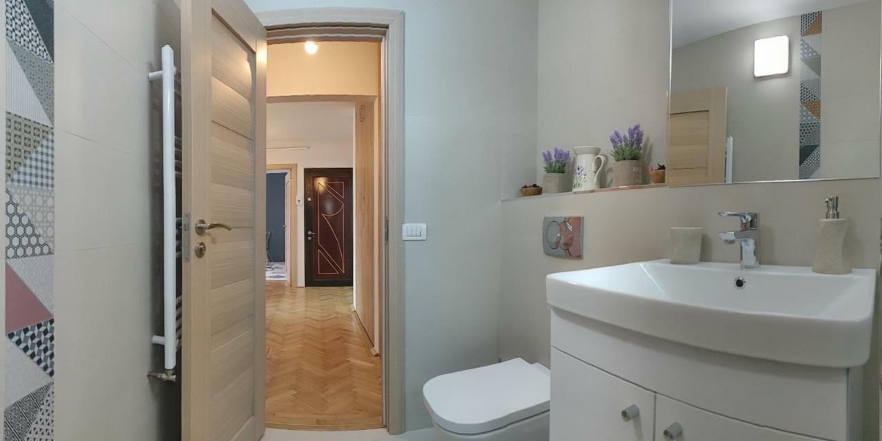 Modern And Cozy Apartment Pitesti Exterior photo